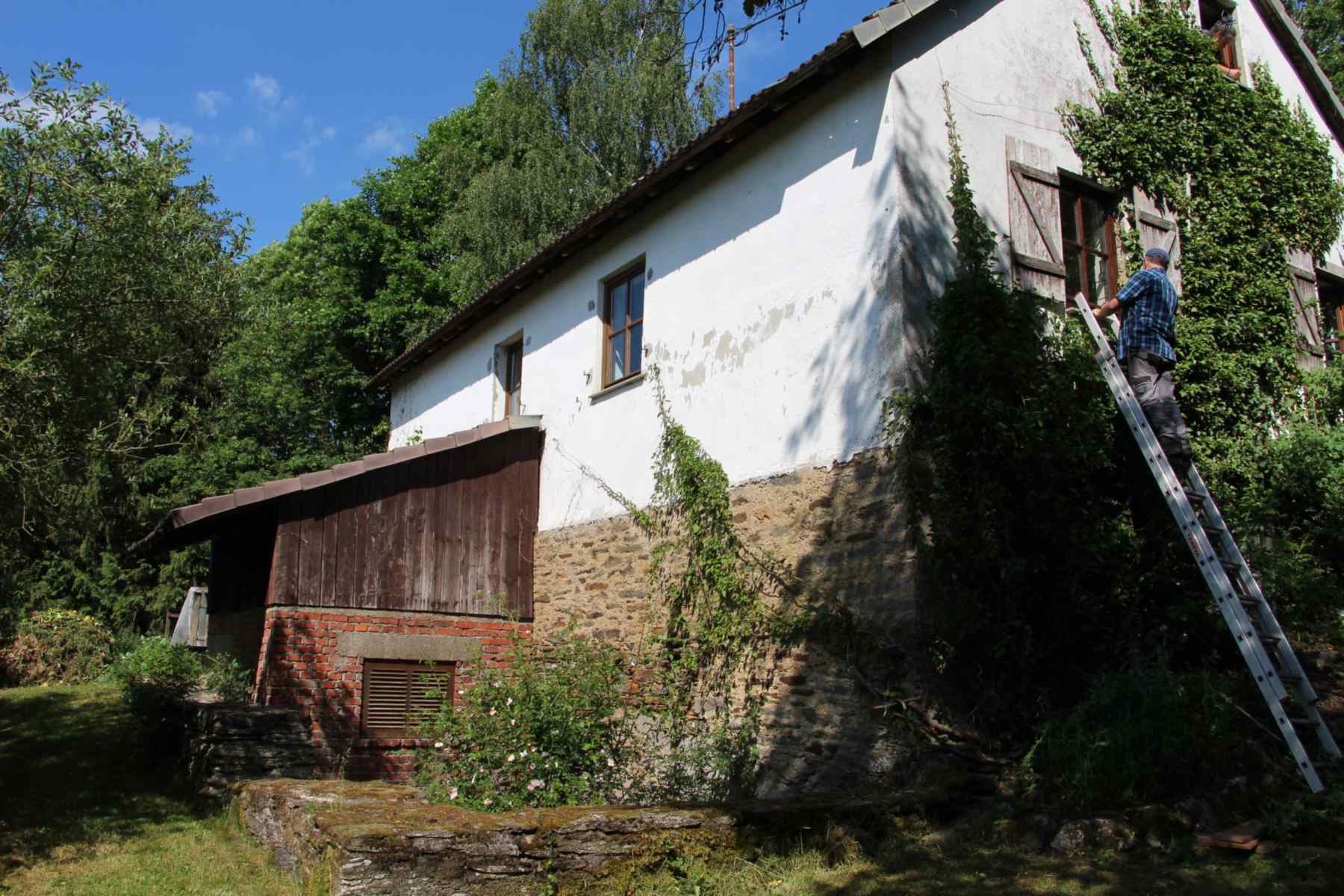 Schicht um Schicht werden historische Mauerwerke freigelegt.