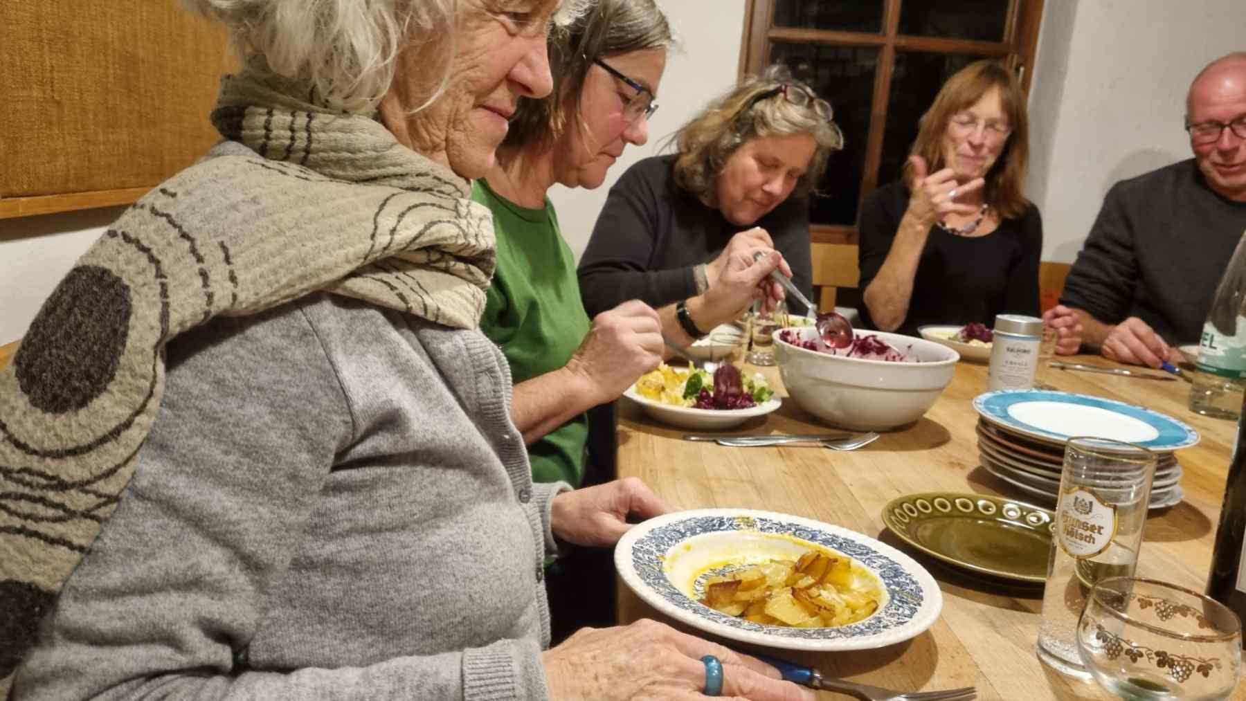 Überall zufriedene Gesichter.